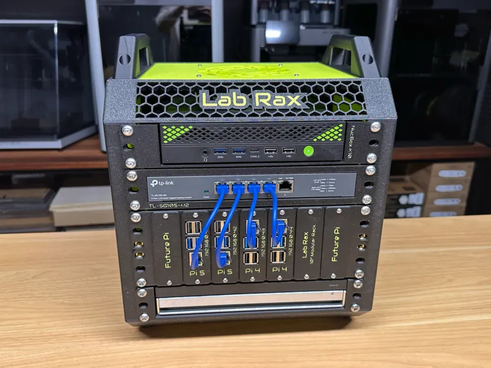 Rack para servidor con piezas impresas en 3D y equipos de red montados